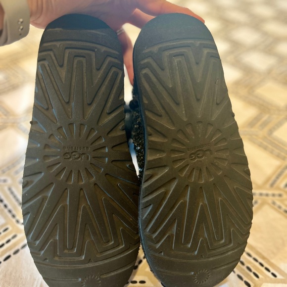 Women’s UGG short boots, black/silver reversible sequins, size 5 - Picture 5 of 5